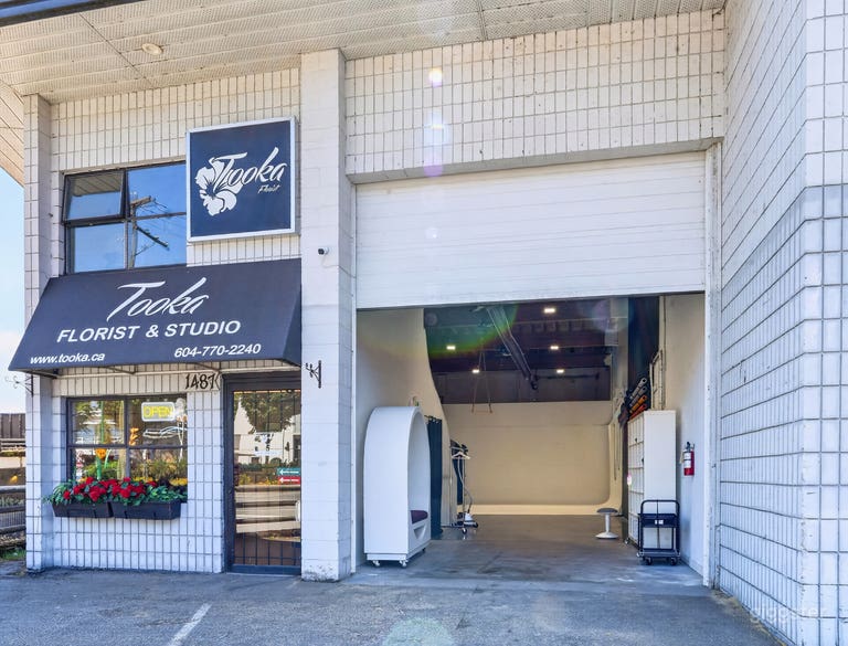  Estudio fotográfico en North Vancouver con techos altos y amplio espacio 