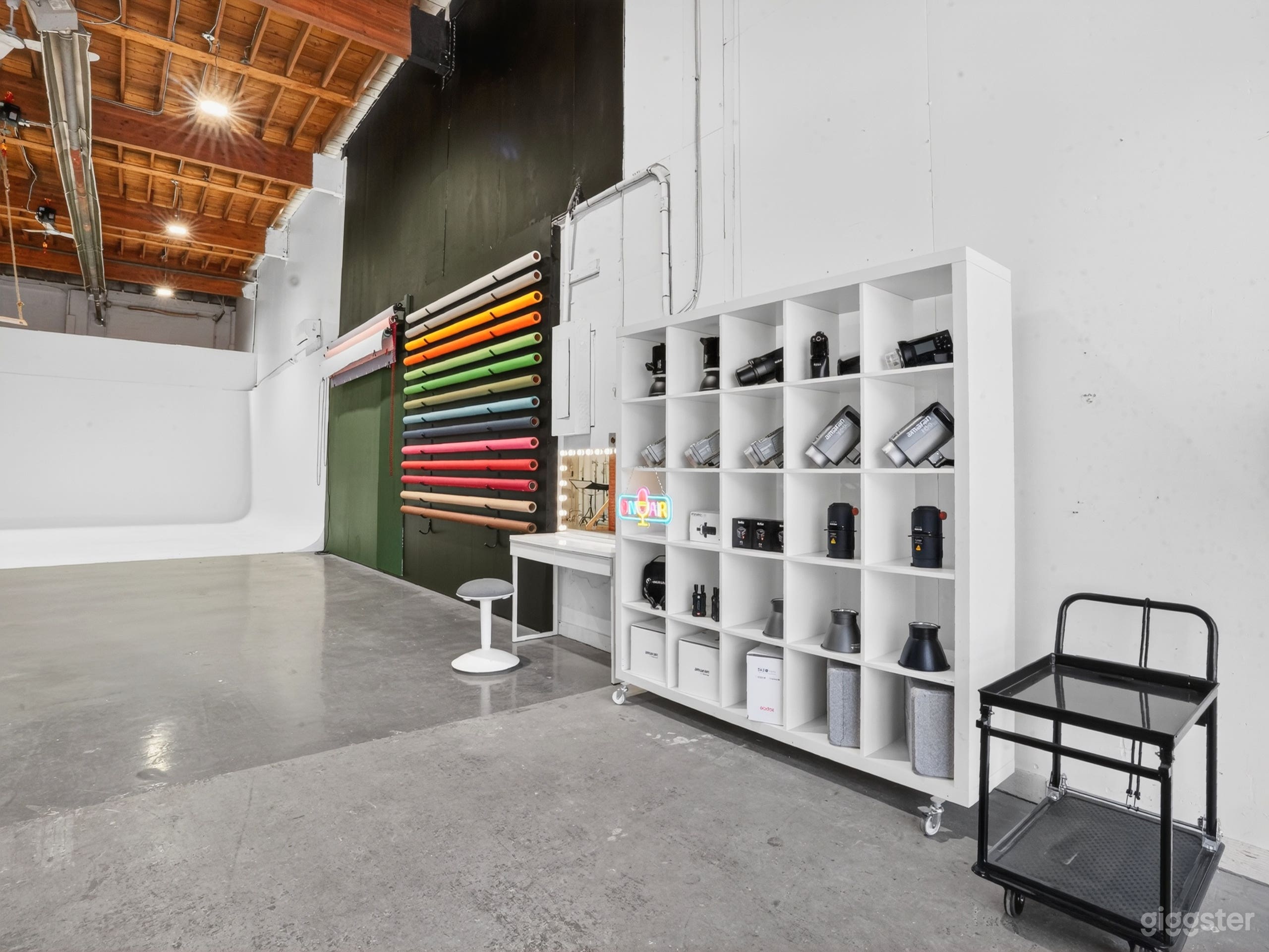 Spacious High Ceilings North Vancouver Photo Studio Photo 4