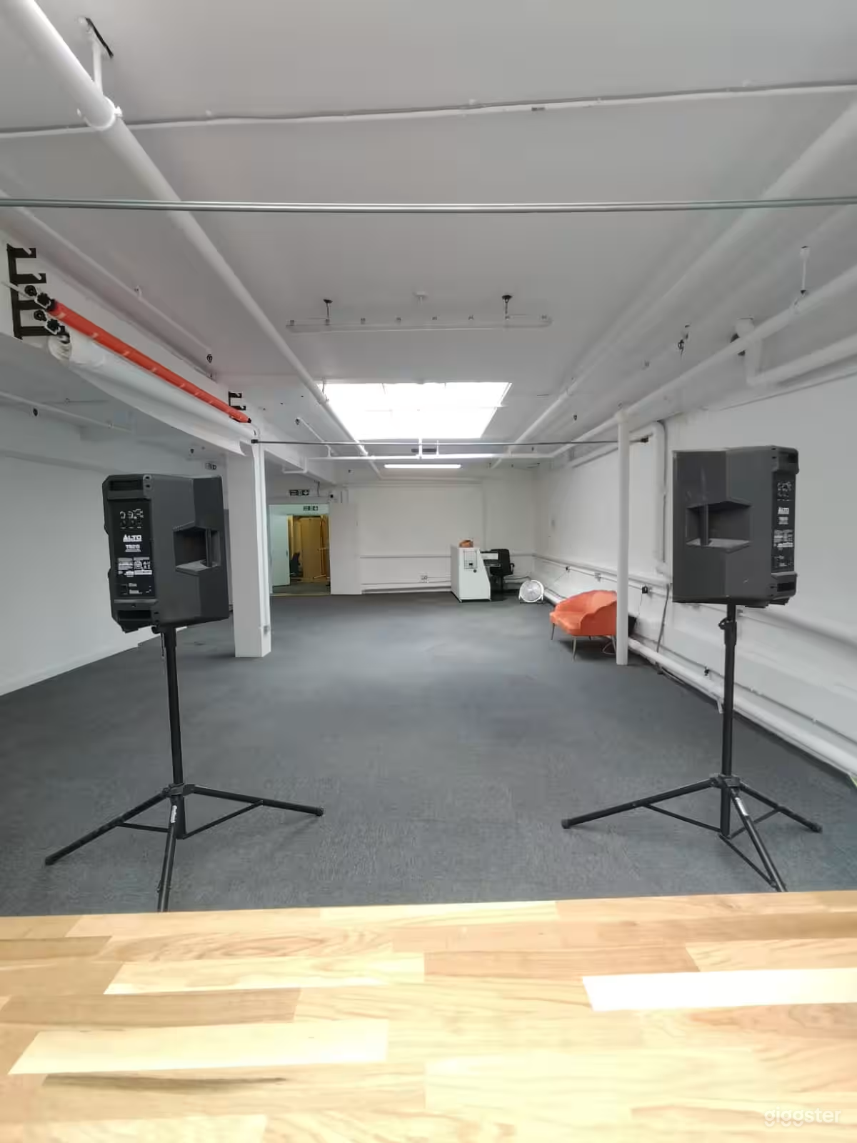 Creative Blank Canvas Event Space Photo 4