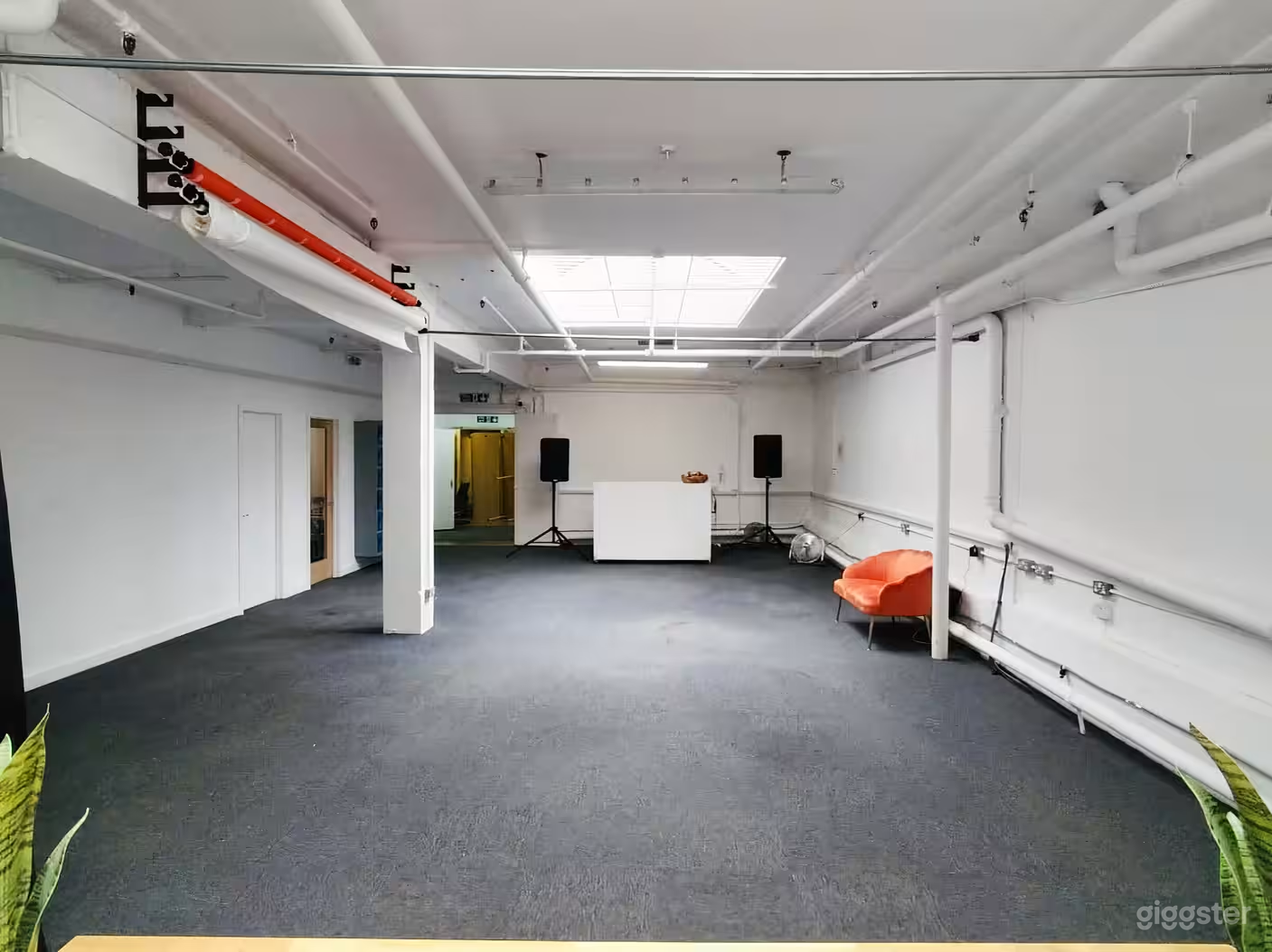 Creative Blank Canvas Event Space Photo 1