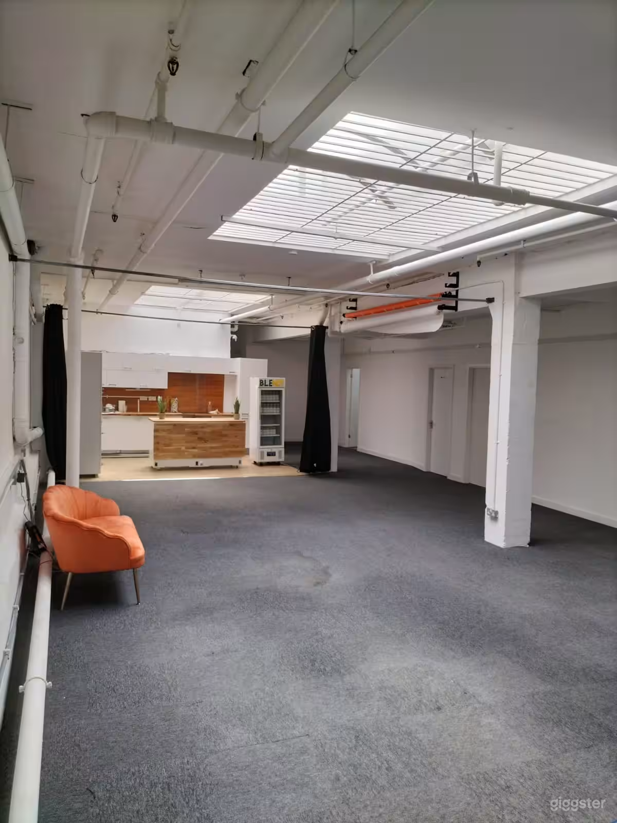 Creative Blank Canvas Event Space Photo 3