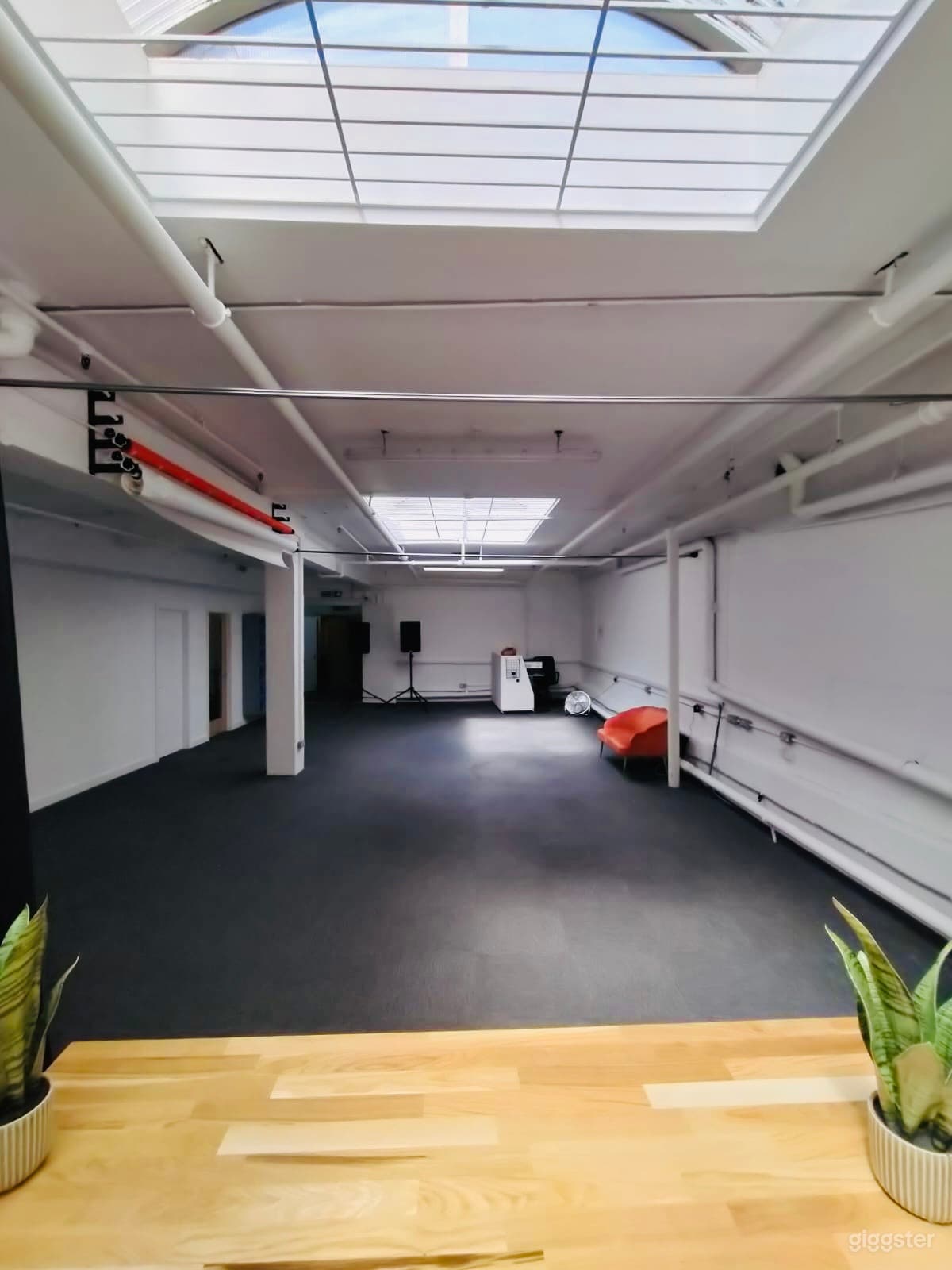 Creative Blank Canvas Event Space Photo 2