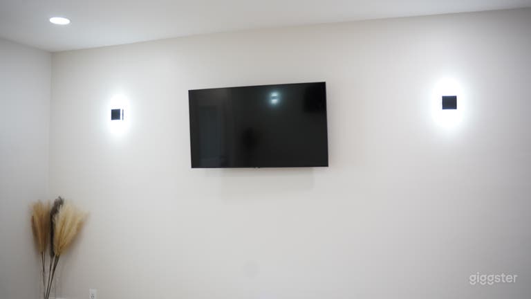  Creator's Dream: Downtown Studio with TTC Access! 