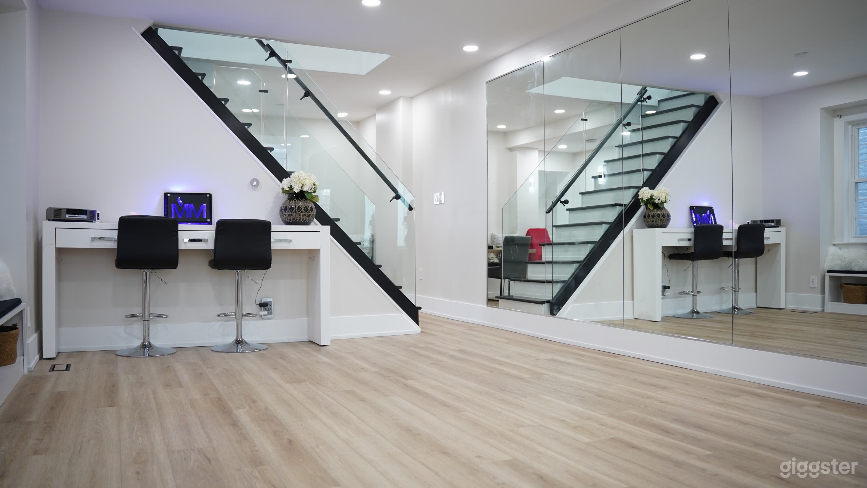 Creator's Dream: Downtown Studio with TTC Access! Photo 1