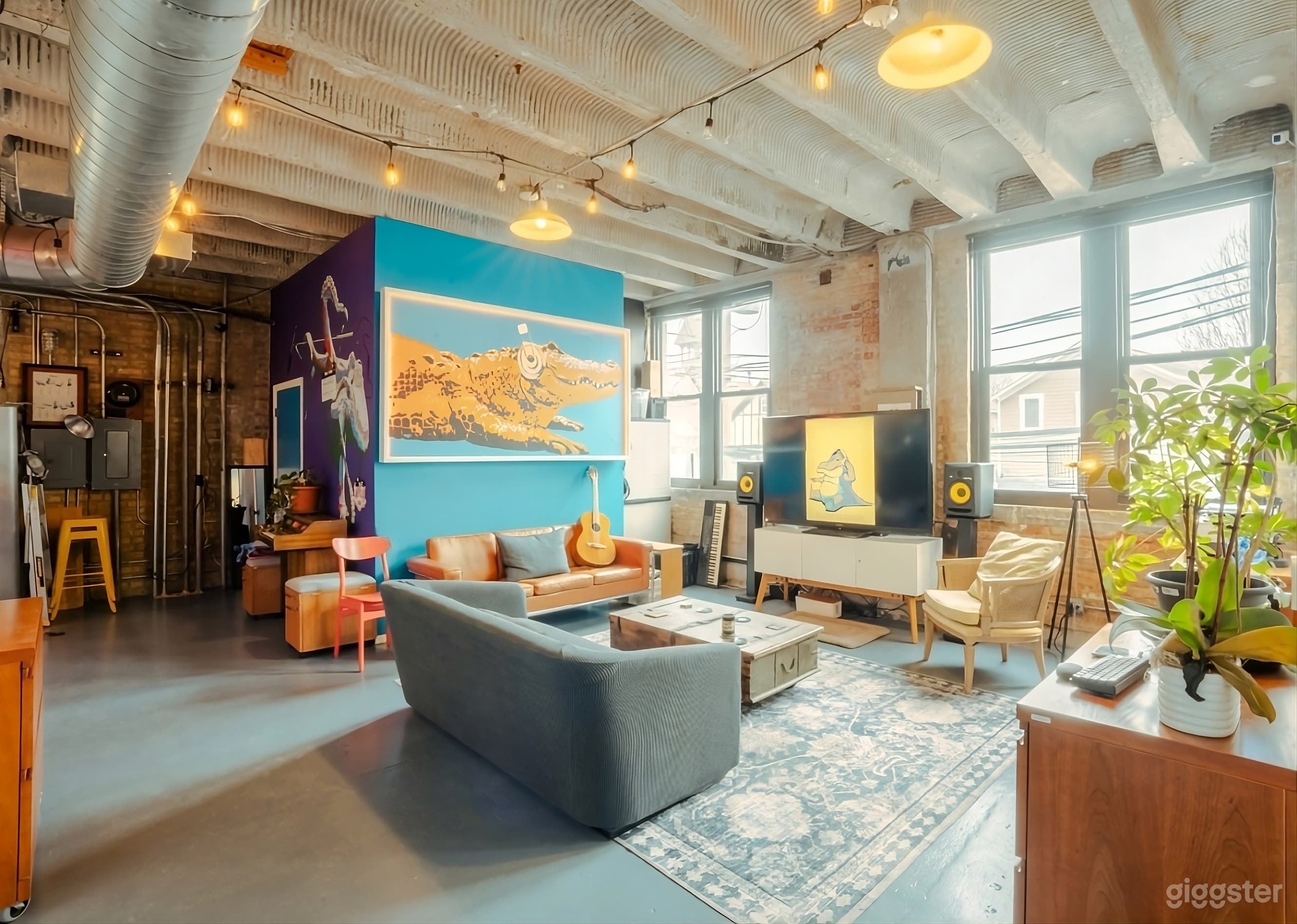 Creative Loft Lounge with Murals, Stage & Green Room Photo 1