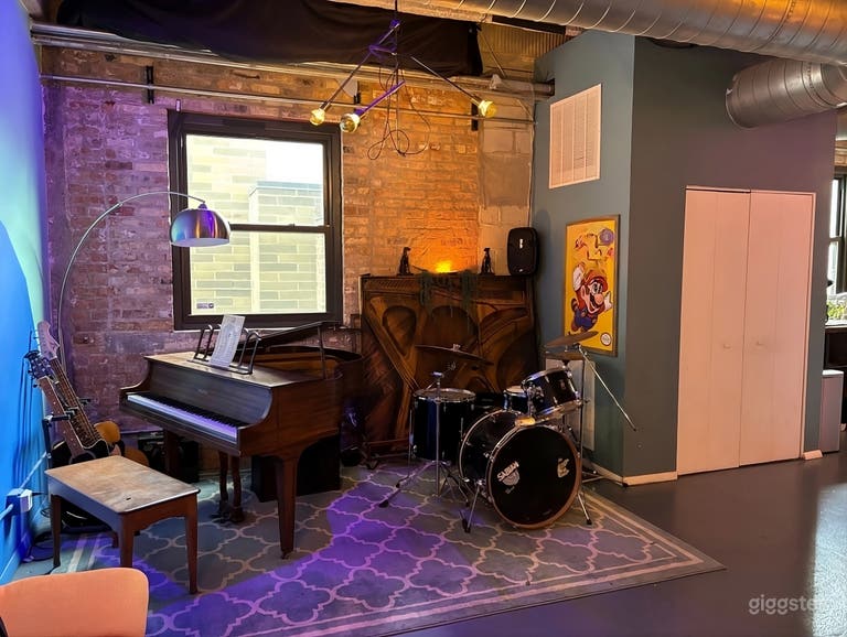  Creative Loft Lounge with Murals, Stage & Green Room 