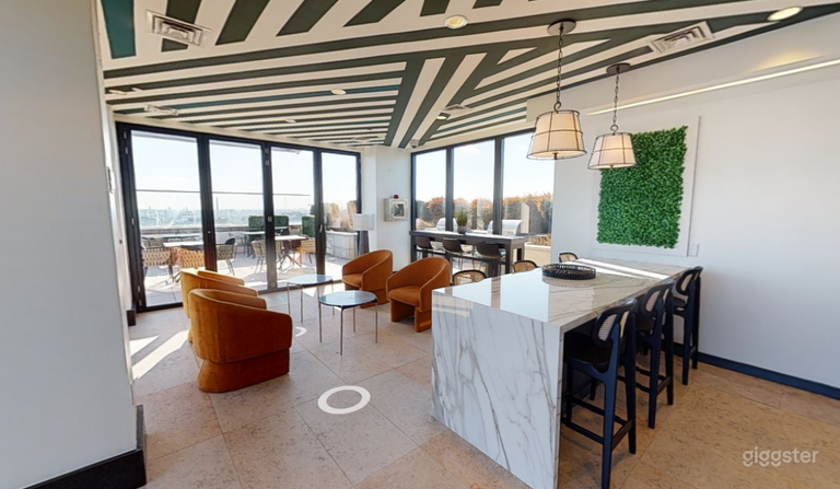  Fabulous Rooftop Lounge w/ Downtown DC View 