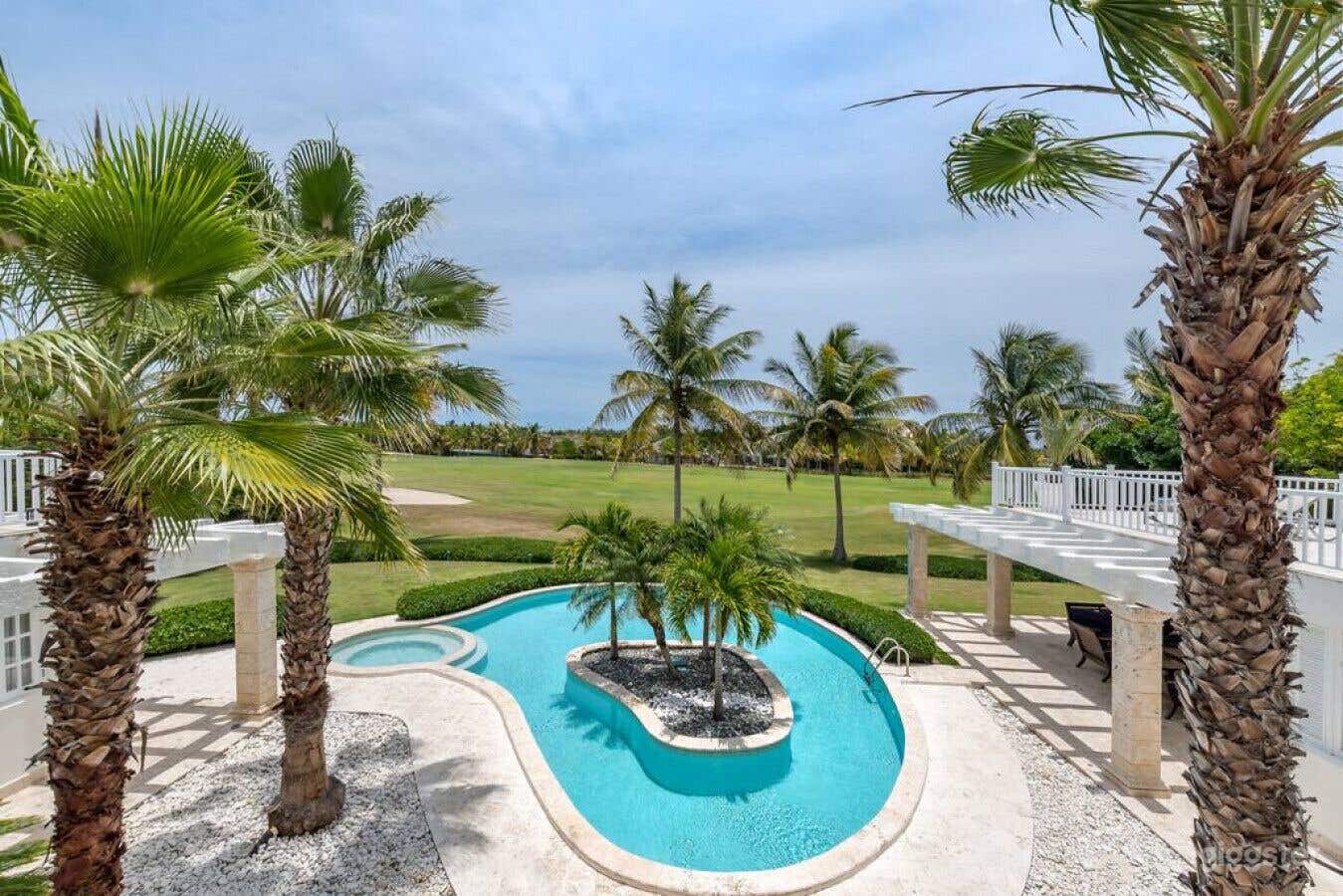 Villa Blanca - Swimming Pool Rental  Photo 1