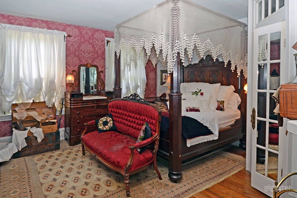 Room with Fireplace and a Quaint Private Bath Photo 1