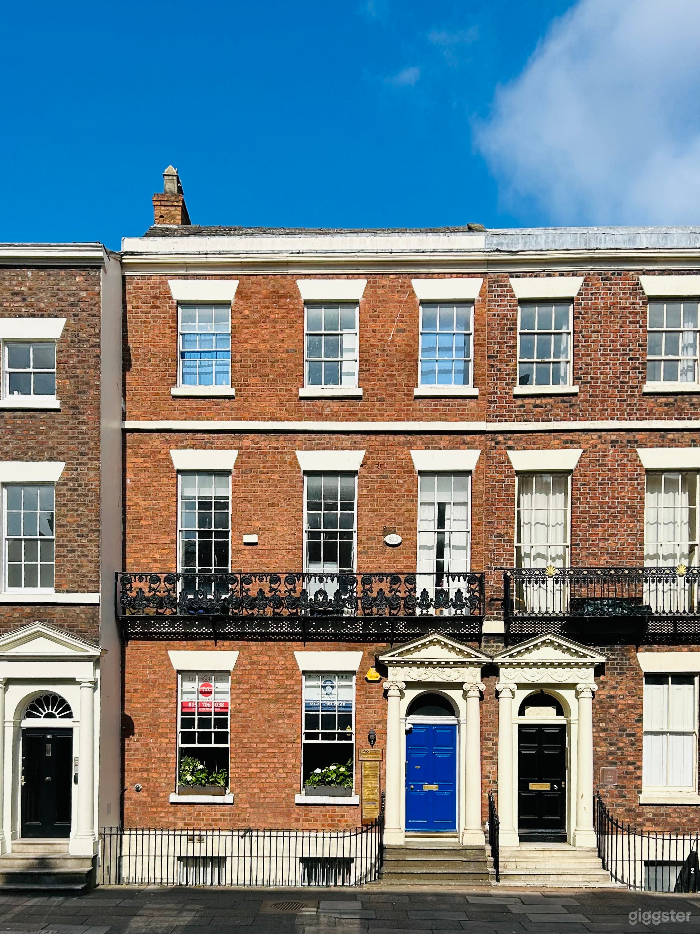 Bright Service and Office Rental Space in London Photo 1