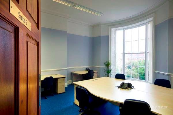  Bright Service and Office Rental Space in London 