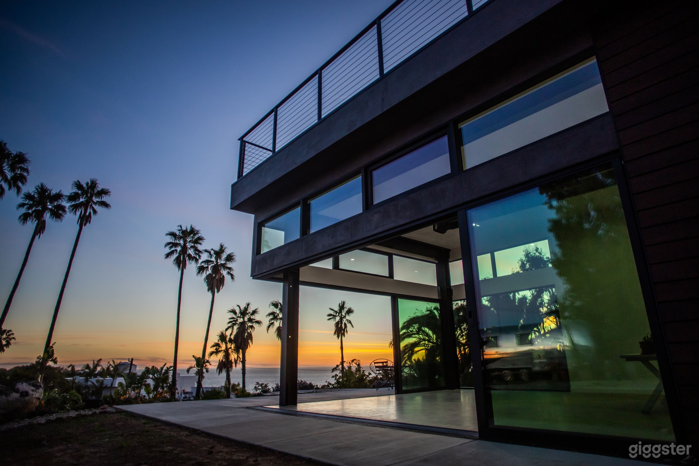 Our new 900 square foot studio overlooks the ocean with a full rooftop deck, a vintage Airstream and a Lotus Belle tent on a beautiful lot with lots of parking and unique set ups for your shoot or event