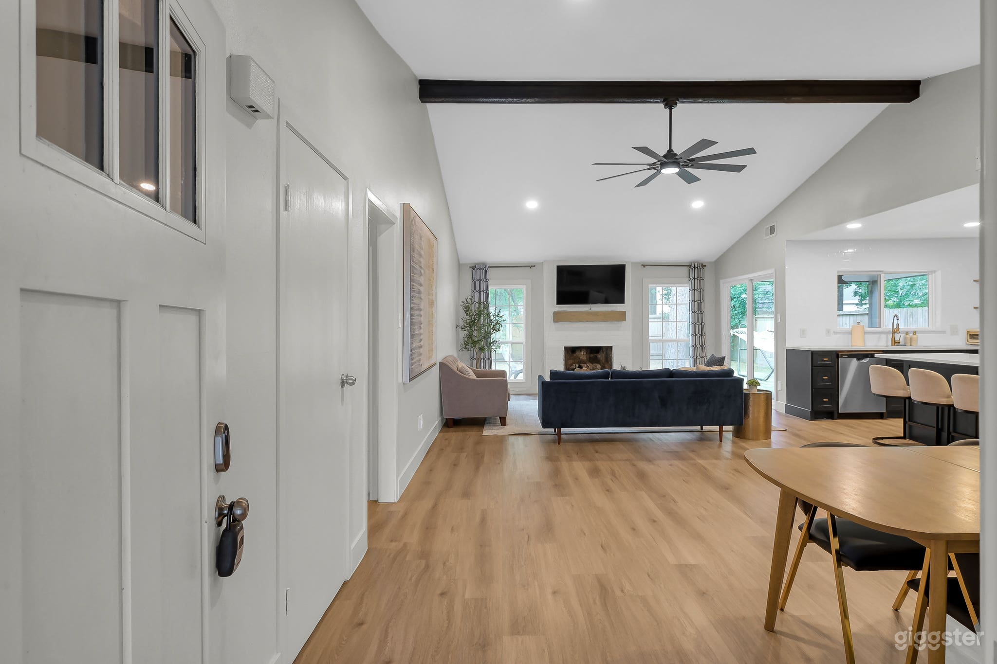 Modern Suburban Home in The Woodlands, TX Photo 3