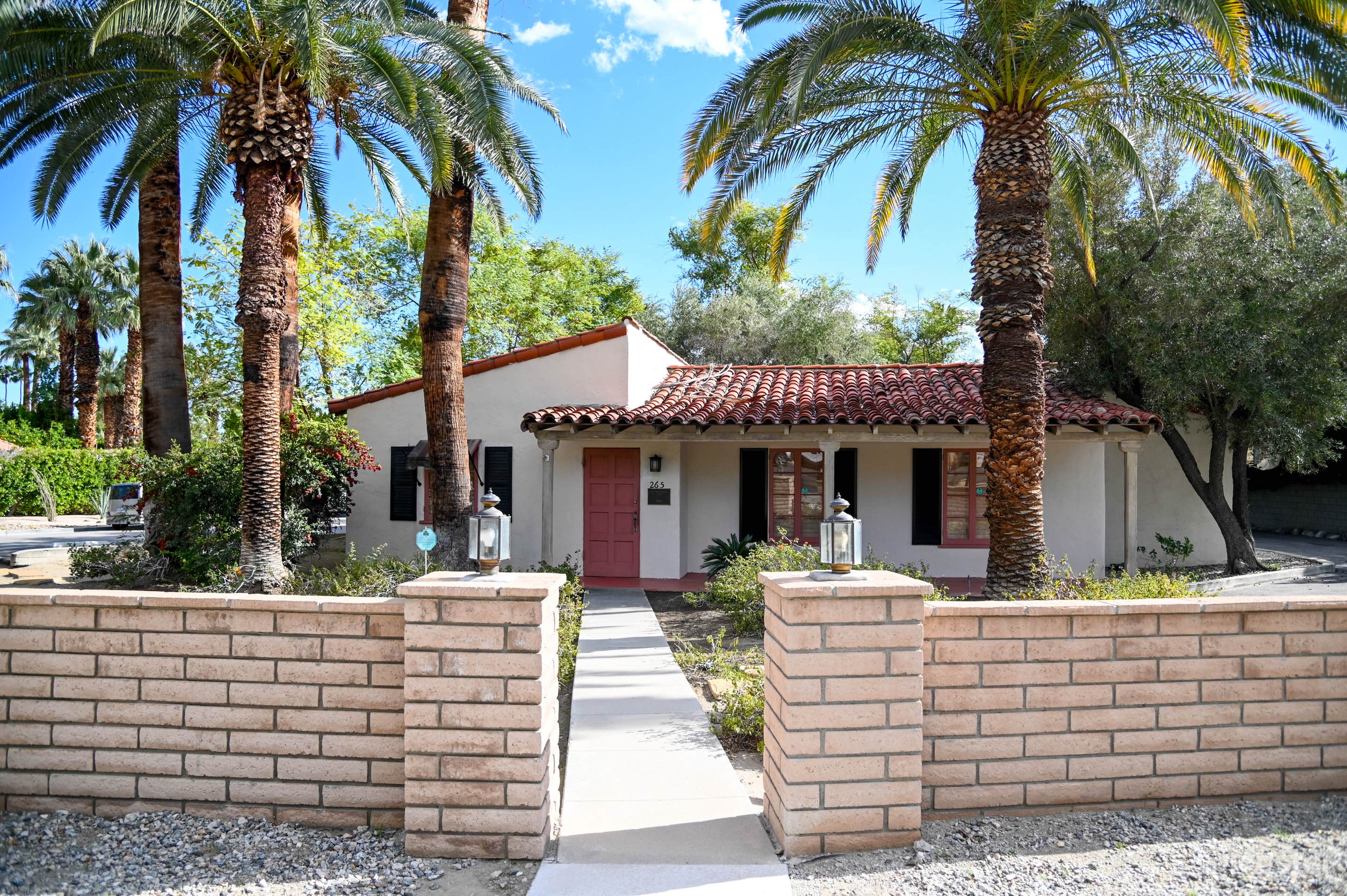 Palm Springs Club Available for Rent Photo 1