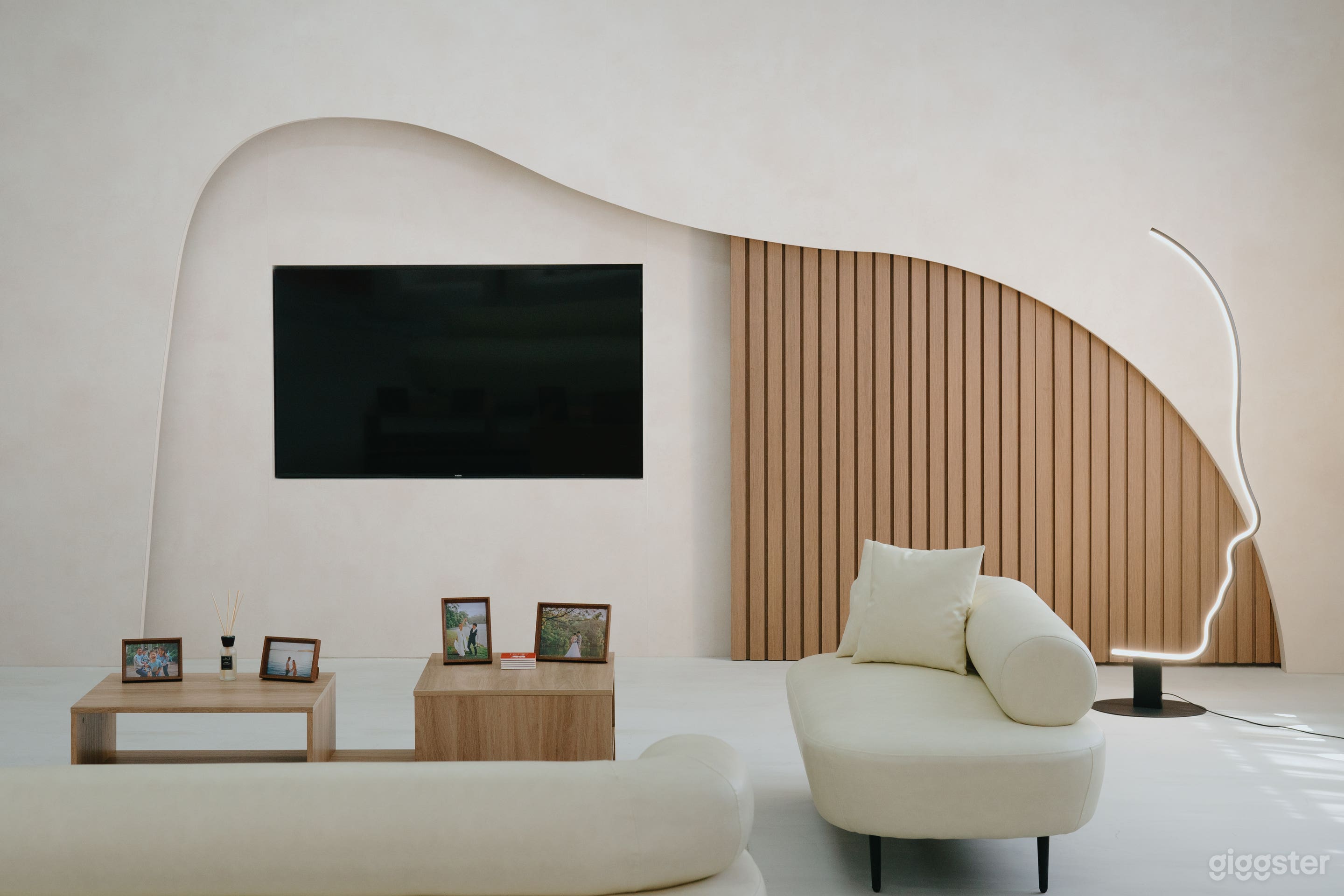 Studio with Bright Natural Light, featuring Curves, Wood Photo 3
