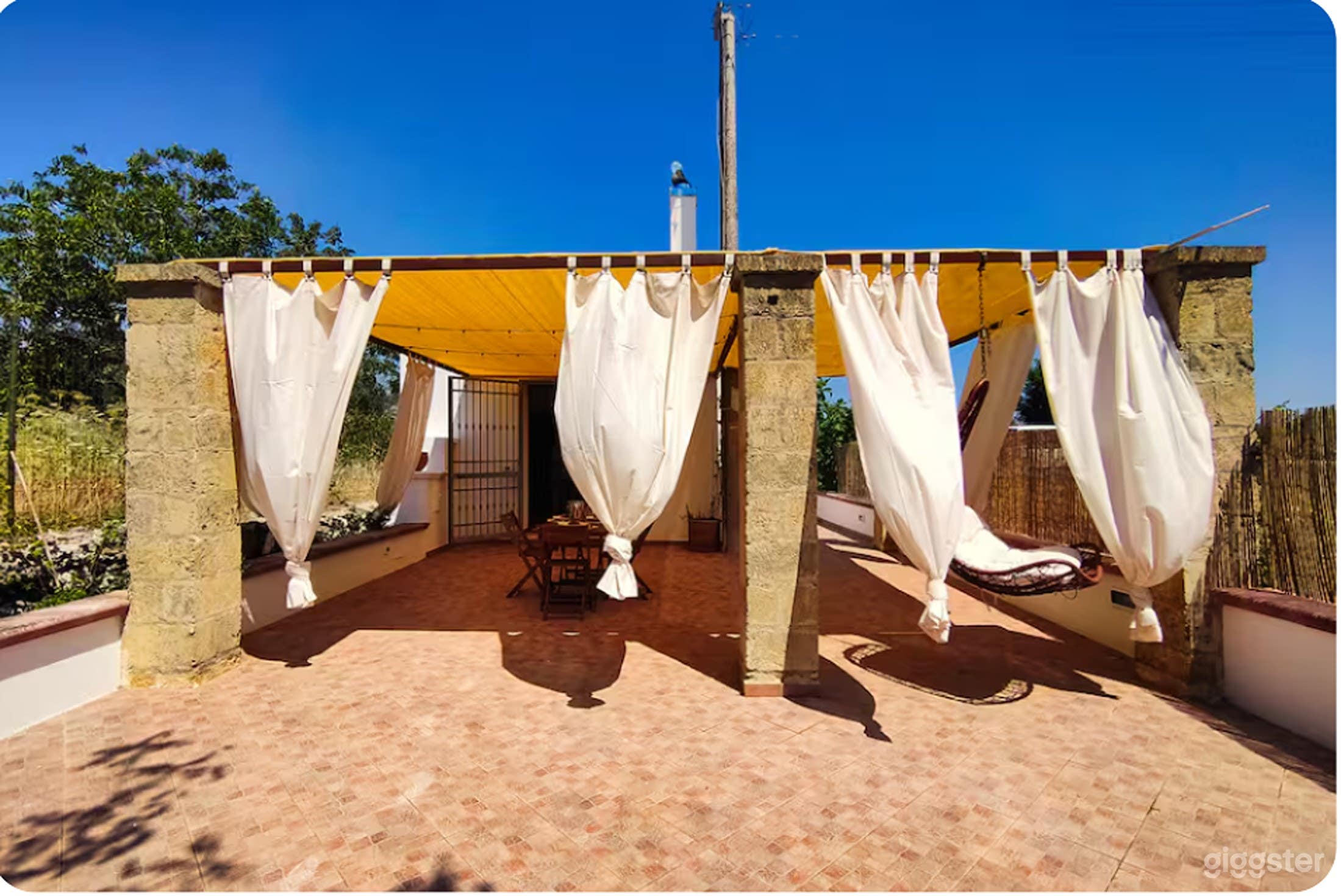 Foto di Una Casa di Campagna Immersa 3