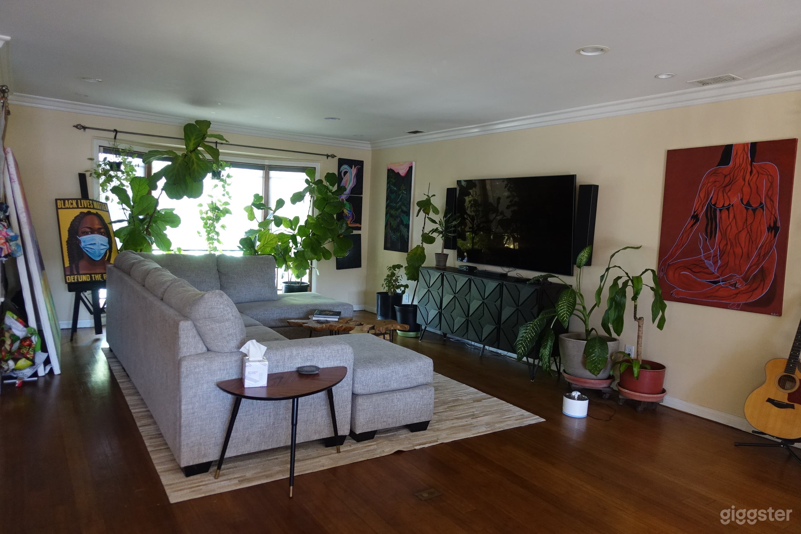 Awesome Trendy House In The Center Of Los Angeles  Photo 3