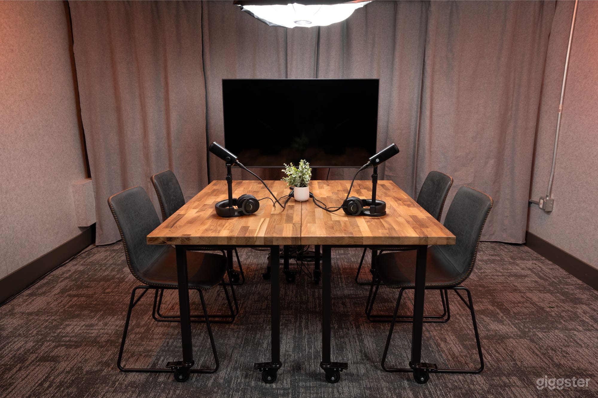 Versatile Podcast Studio Photo 3