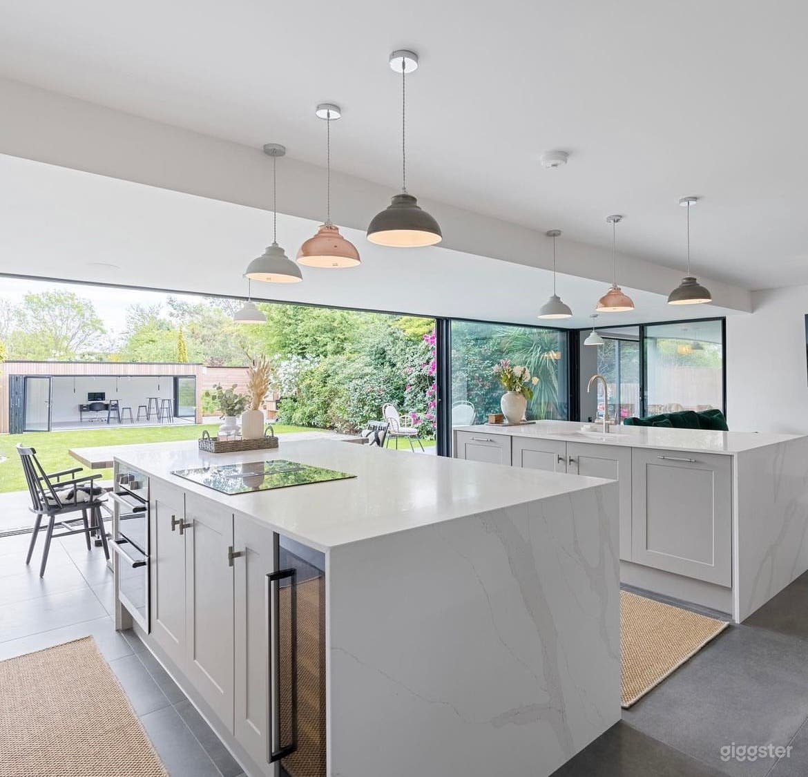 Magnificent Modern House with ample light  Photo 1