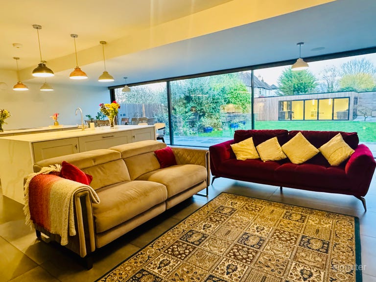  Magnificent Modern House with ample light  