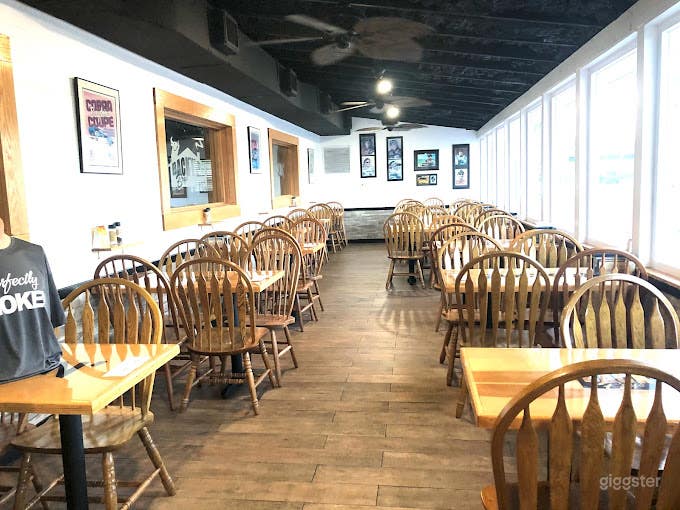 Bright Covered Patio in Barbeque Restaurant Photo 1