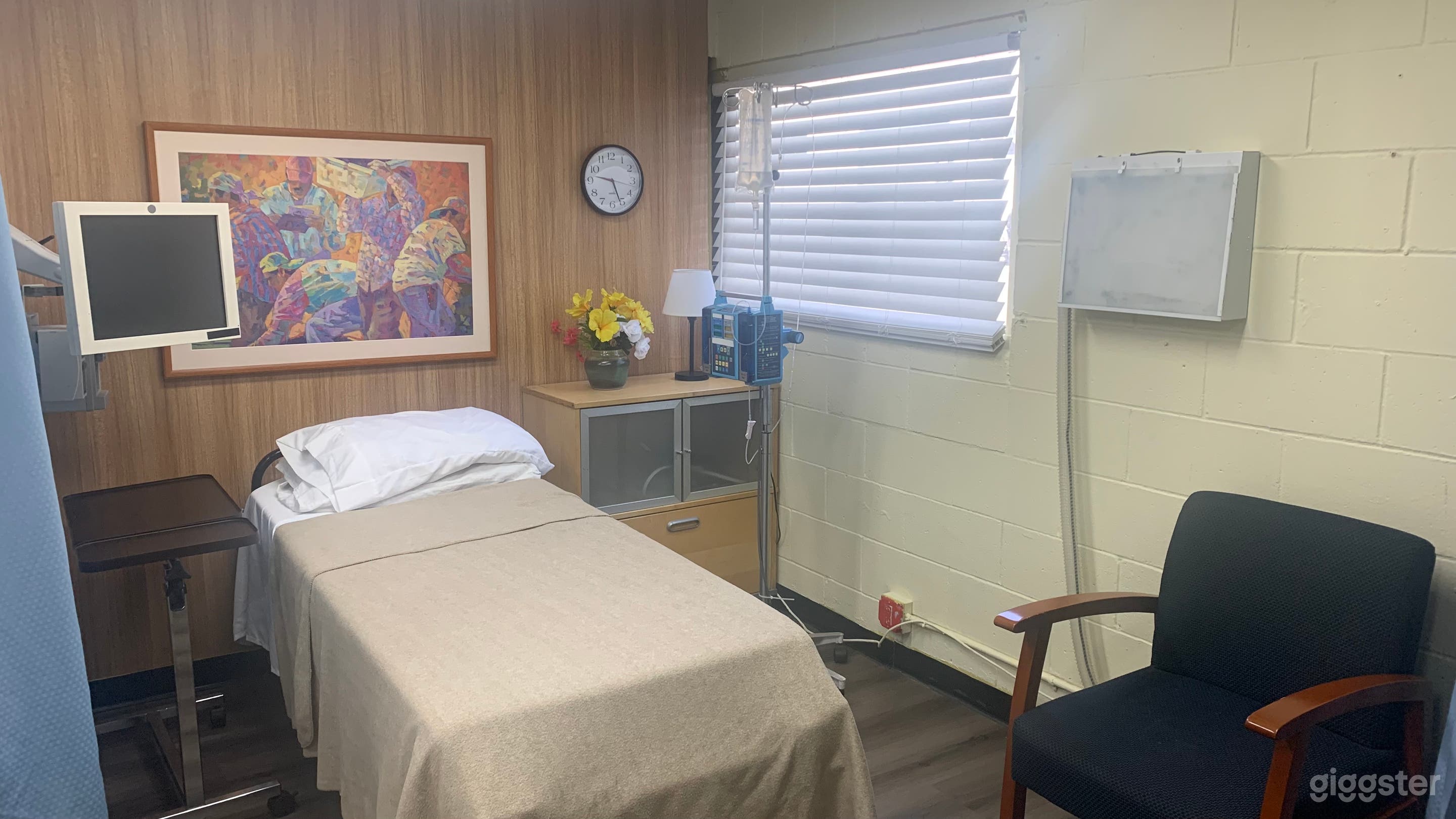 Affordable Film/Video Multi-Standing Sets Photo 2