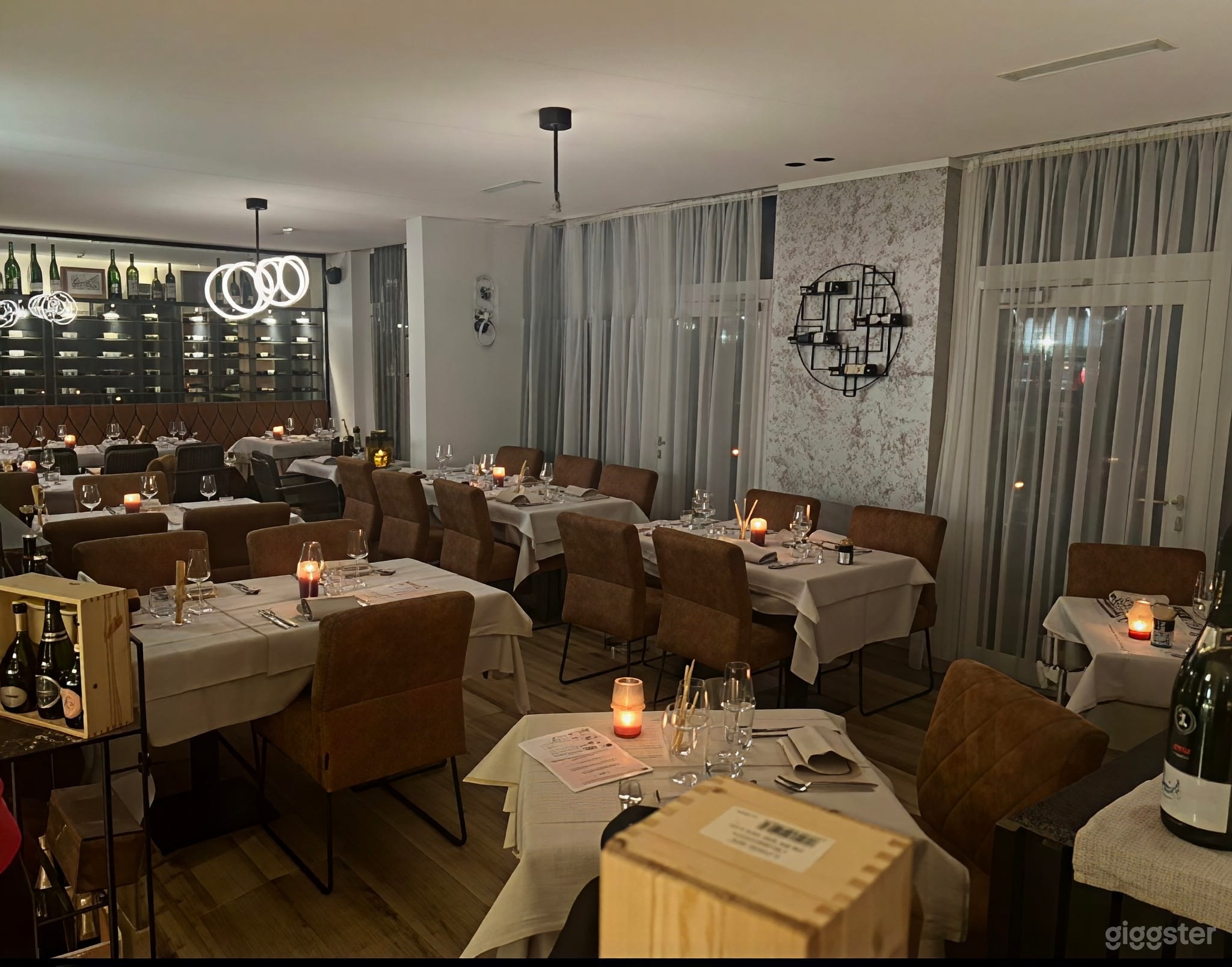 Modernes italienisches Restaurant mit elegantem Interieur Foto 2