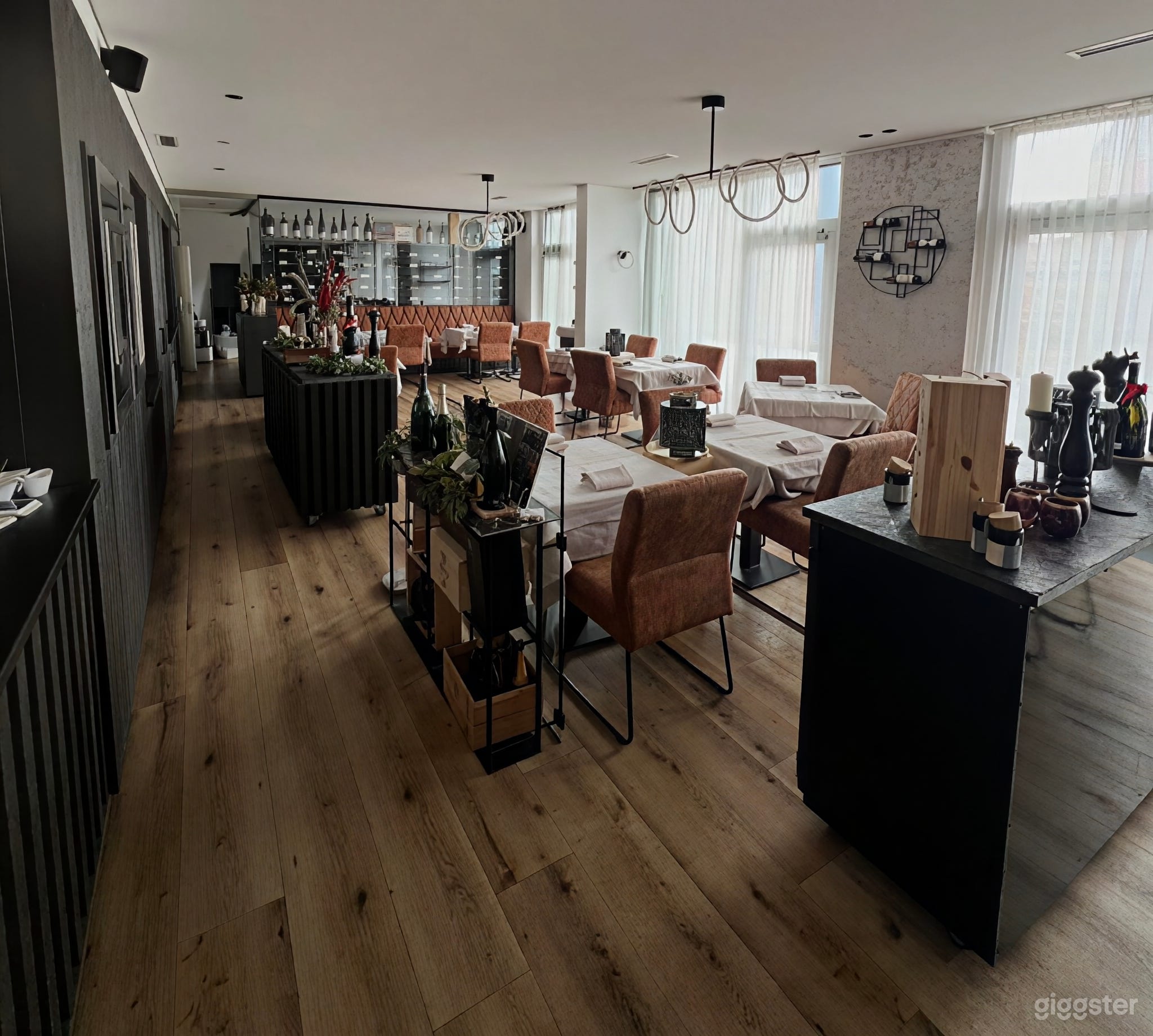 Modernes italienisches Restaurant mit elegantem Interieur Foto 4