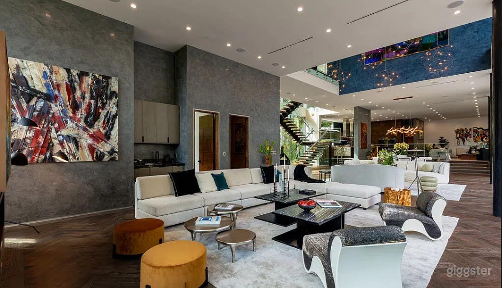 $40M Brand New Ultra Modern Entertainer Compound Photo 3