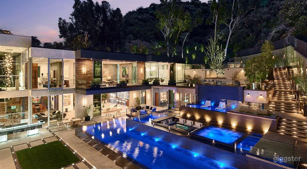 $40M Brand New Ultra Modern Entertainer Compound Photo 1