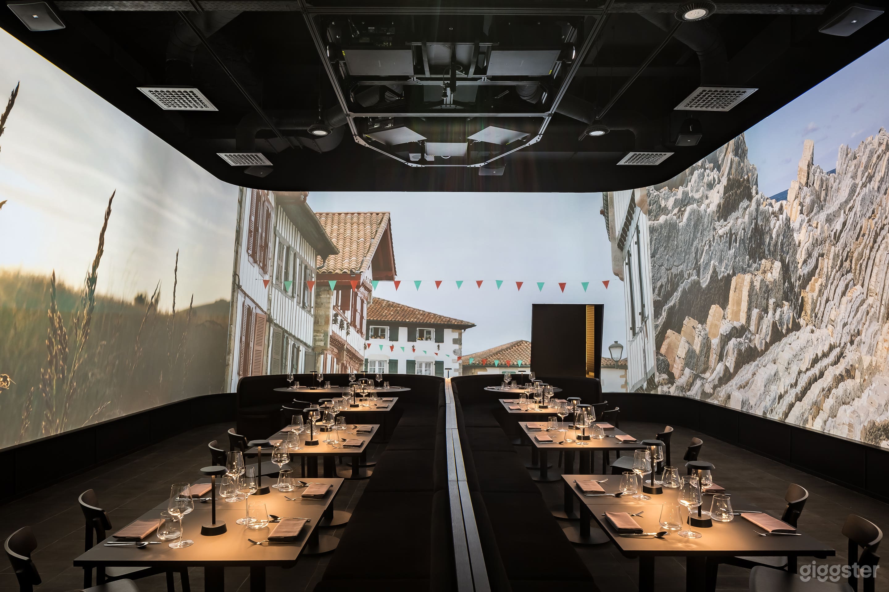 Immersif Restaurant In Central Paris Photo 2