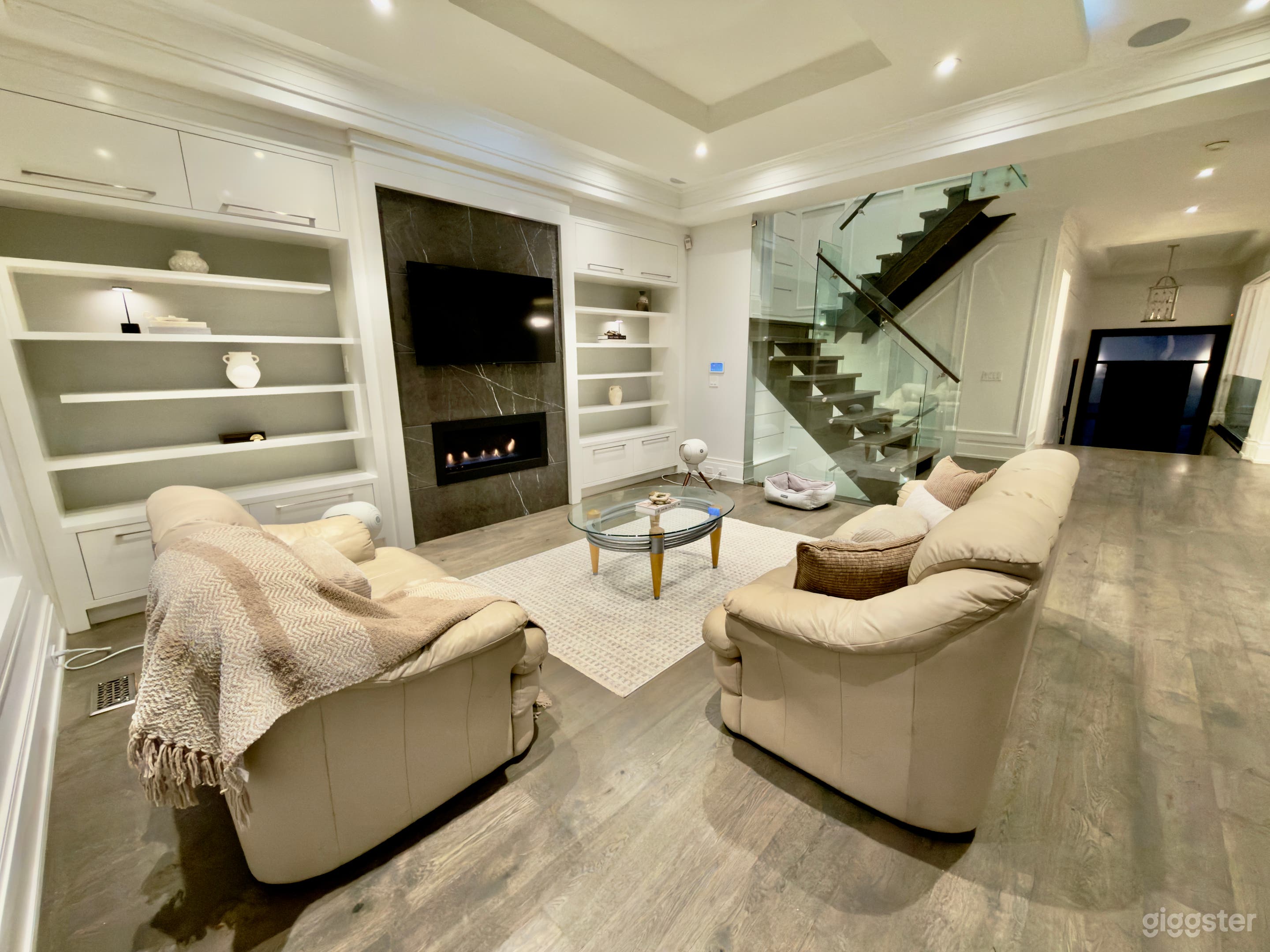 Modern Luxury Living | Brand-New Home Photo 3