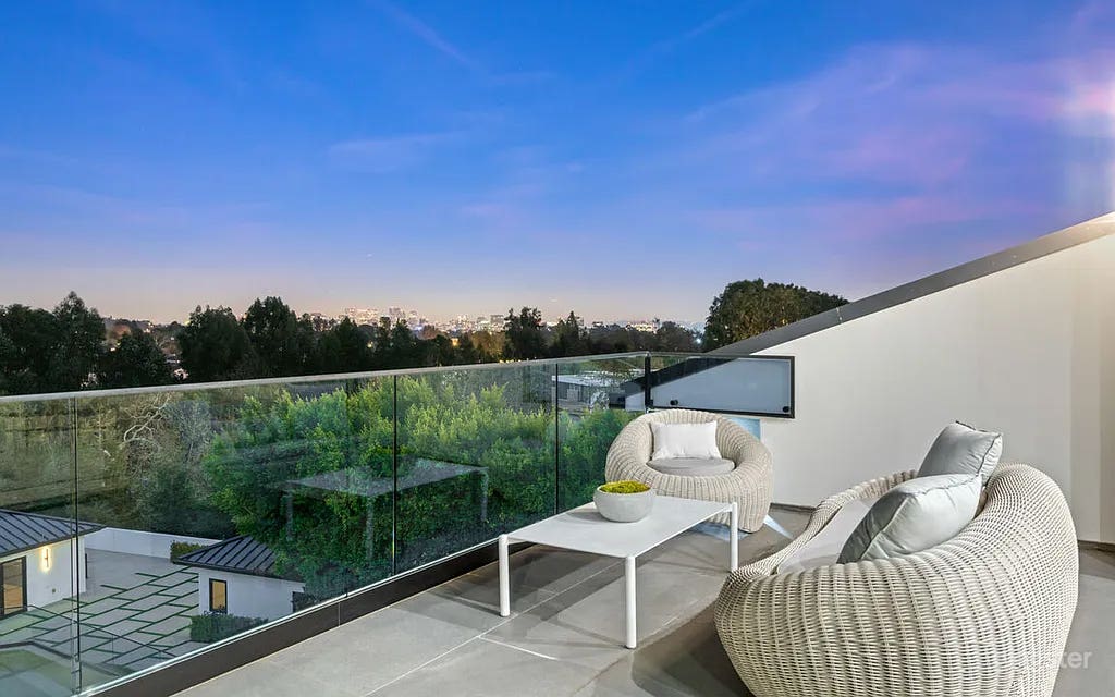 Stunning Modern Luxury Home with Breathtaking Views Photo 3