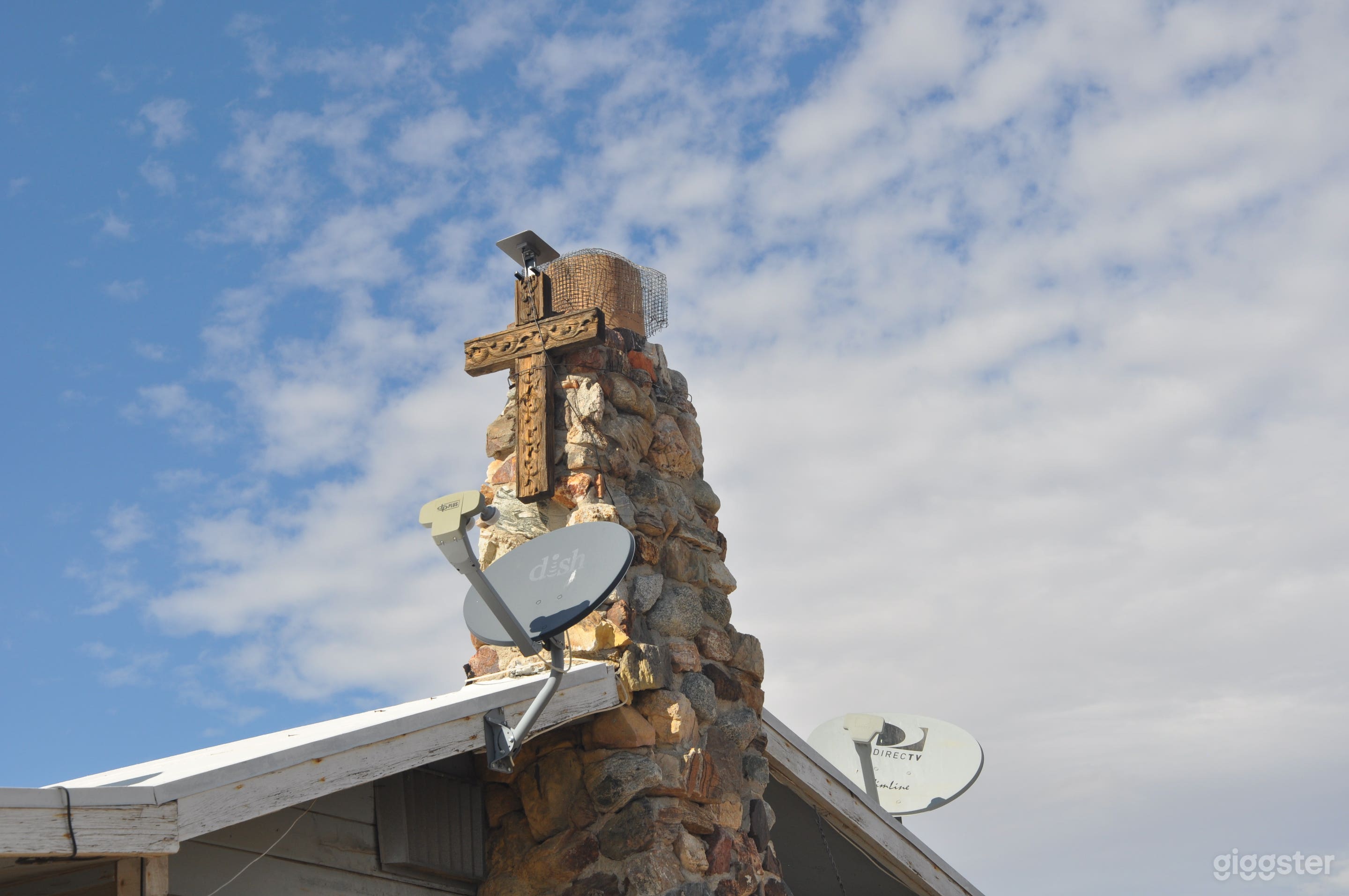 Unique one of a kind rustic shack in the Lancaster desert . Photo 2