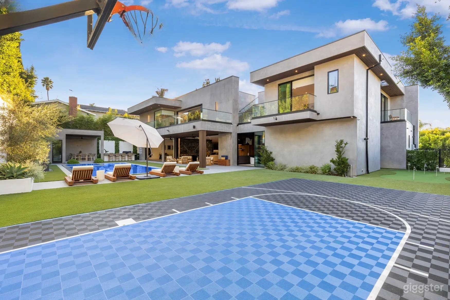 OUTDOOR POOL | ARCHITECTURAL GLASS ESTATE Photo 3