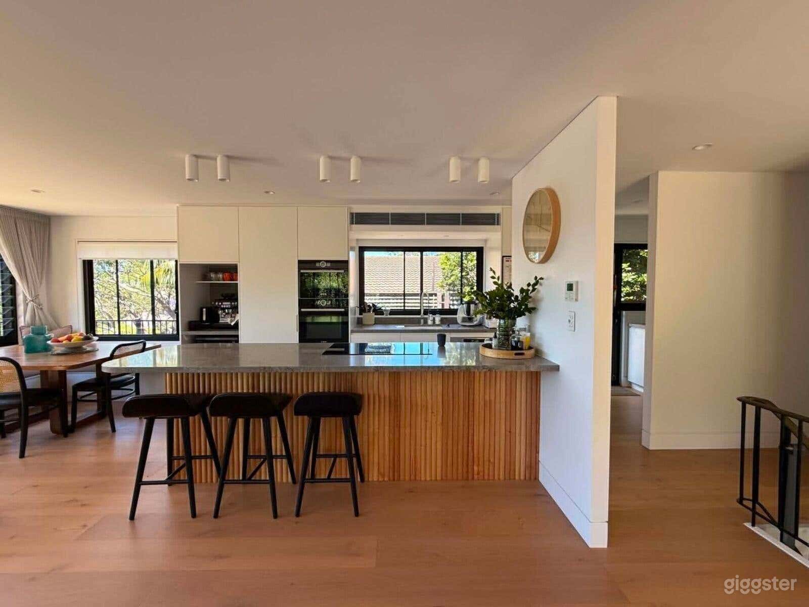 Eucalypt House - Light-Filled with Bushland Garden Photo 2