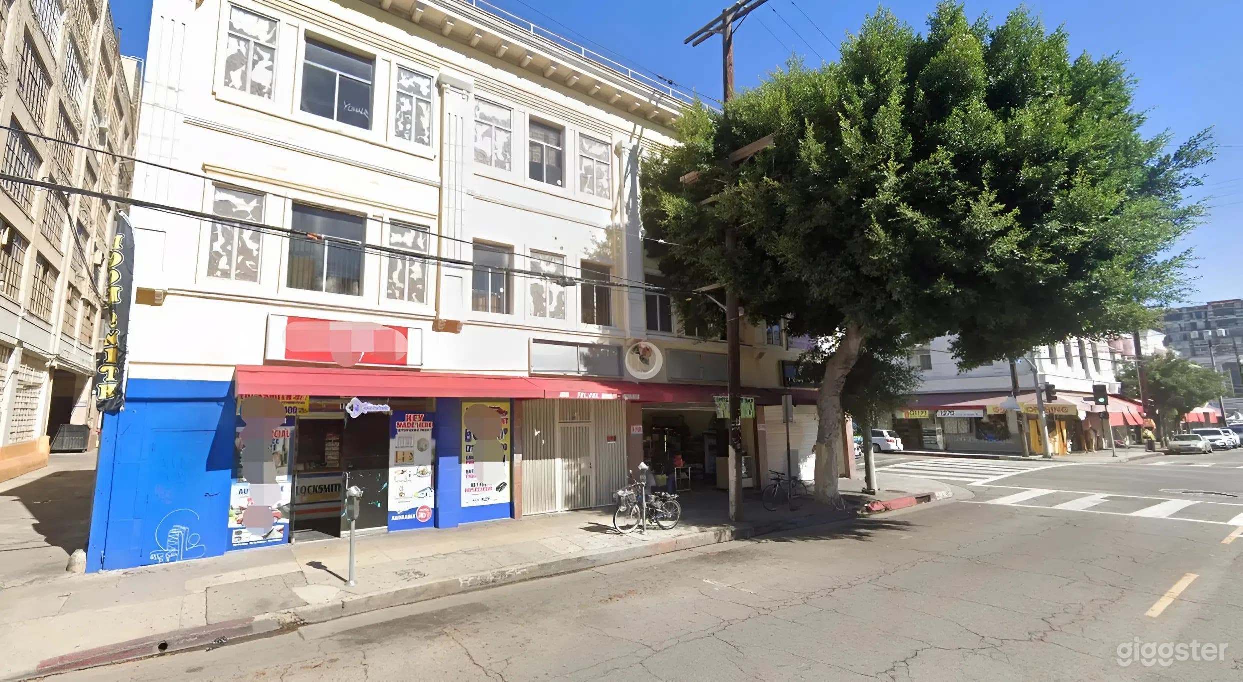 Expansive Industrial Warehouse Complex with Multiple Spaces Photo 3