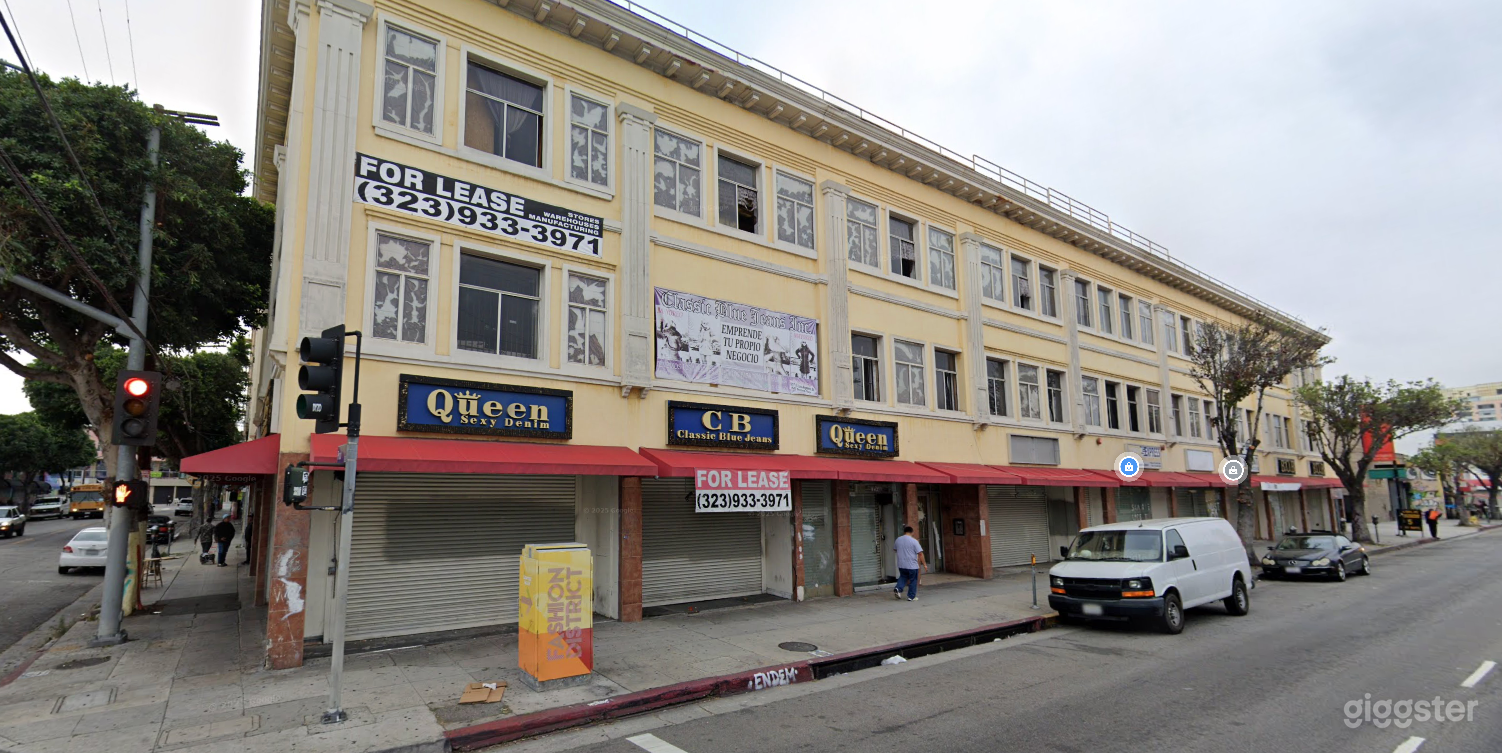 Expansive Industrial Warehouse Complex with Multiple Spaces Photo 2