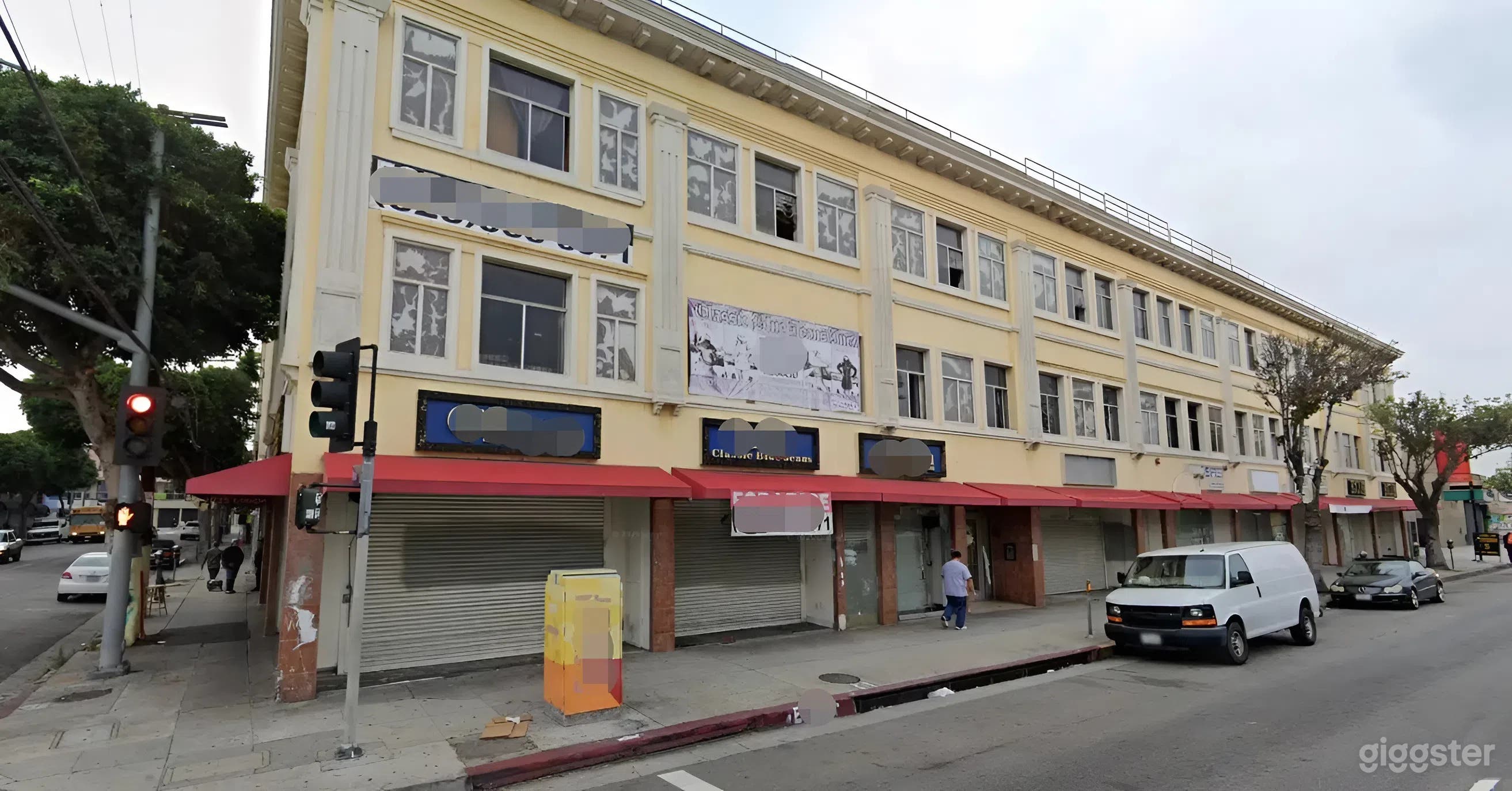 Expansive Industrial Warehouse Complex with Multiple Spaces Photo 2