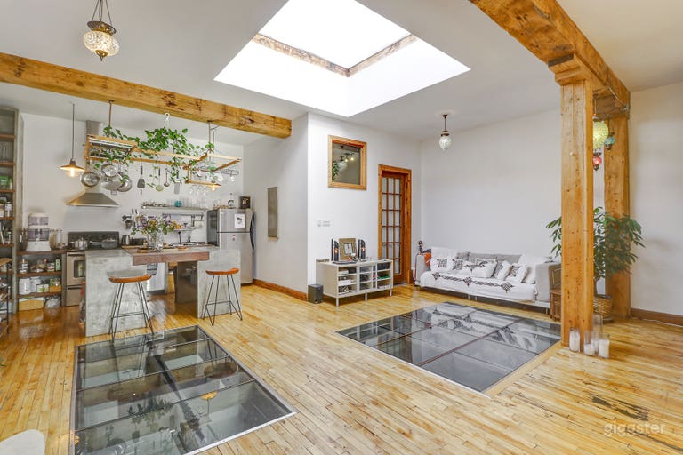  Loft impresionante de 2 pisos, brillante y con tragaluz 