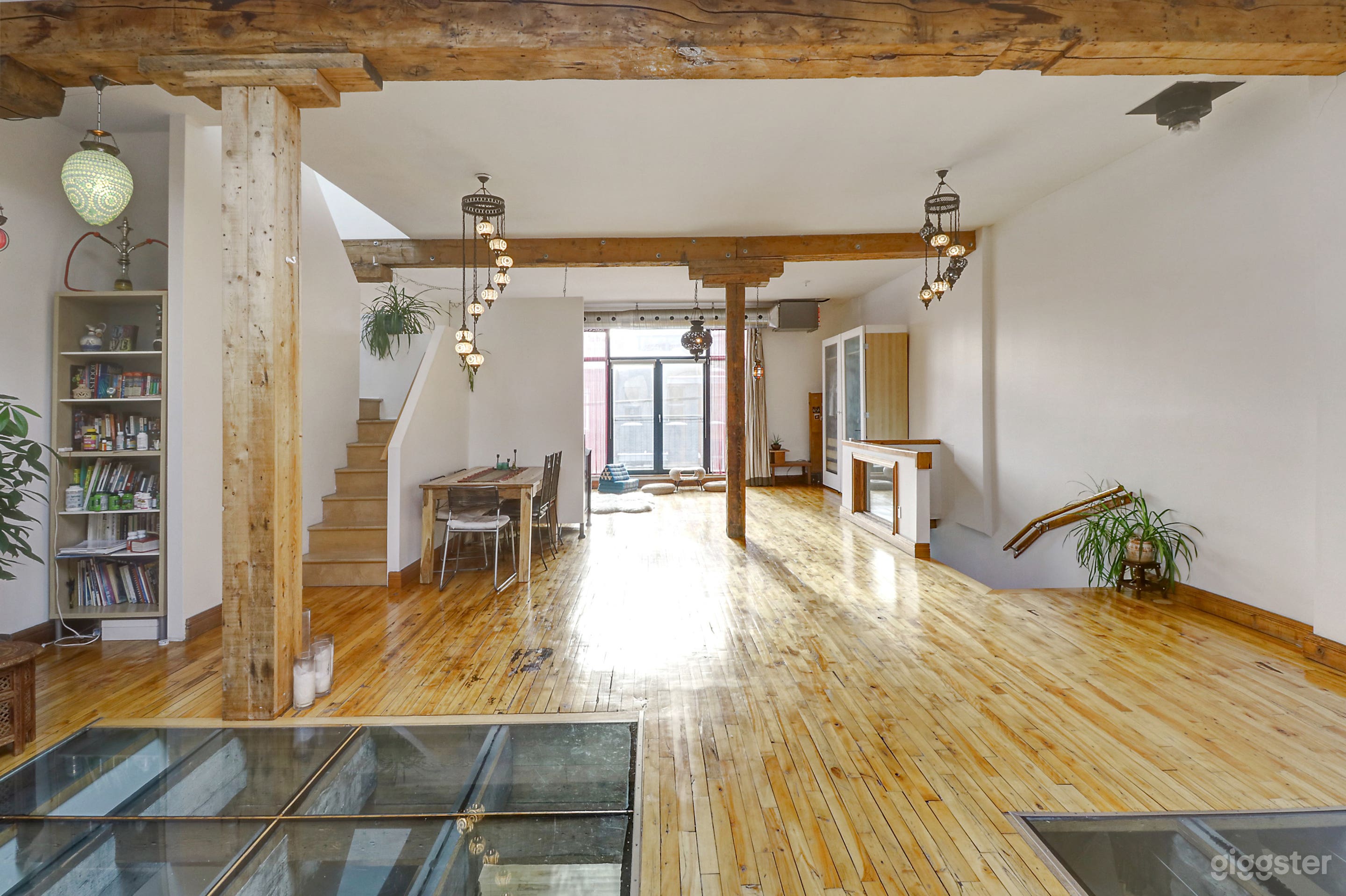 2-floor bright stunning skylight lit loft  Photo 3