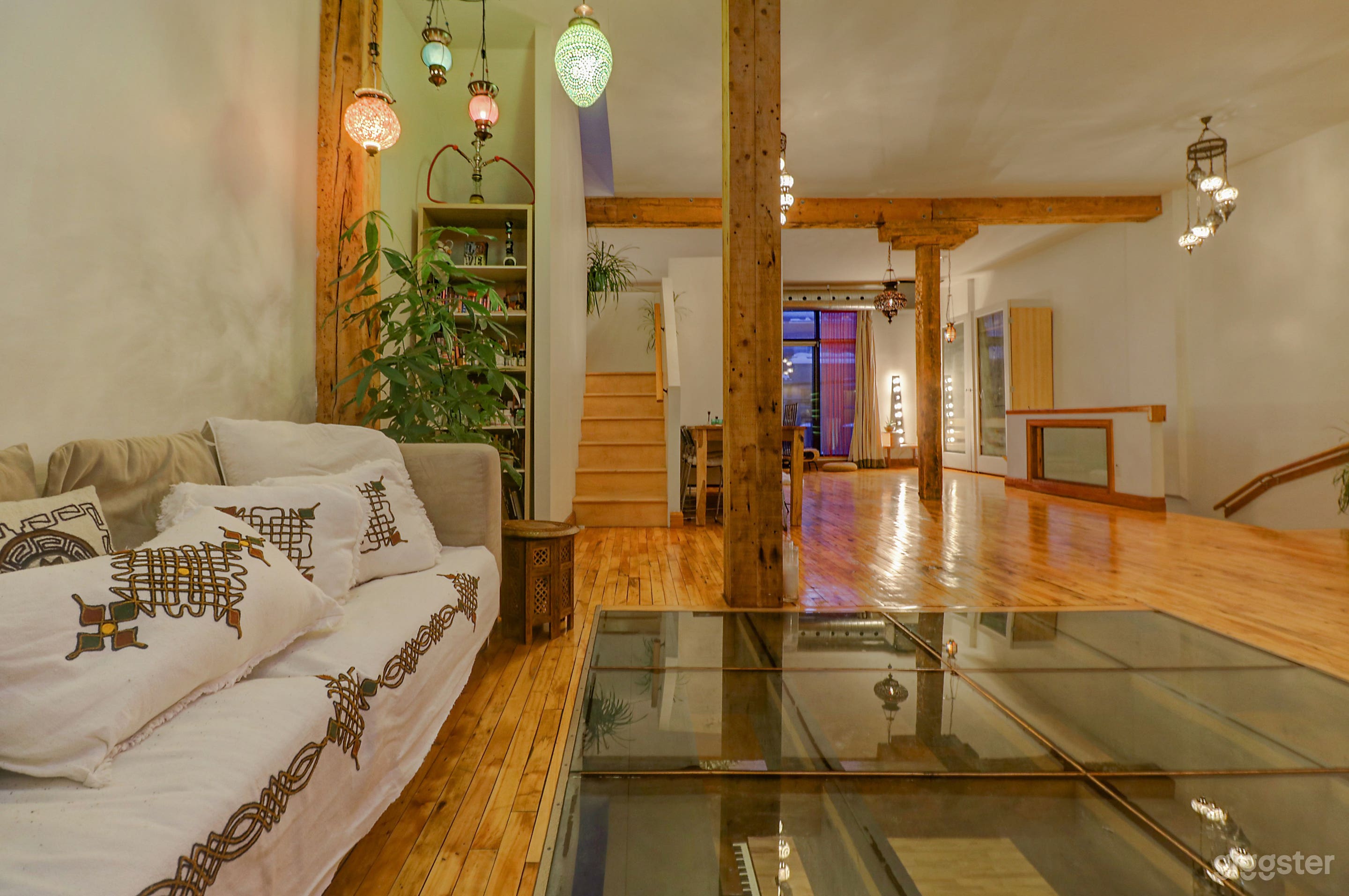 2-floor bright stunning skylight lit loft  Photo 4