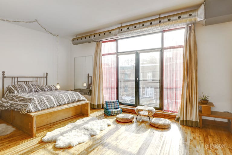  Loft impresionante de 2 pisos, brillante y con tragaluz 