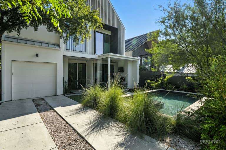  Austin Modern Retreat with Pool & Hot Tub – Sleeps 12 