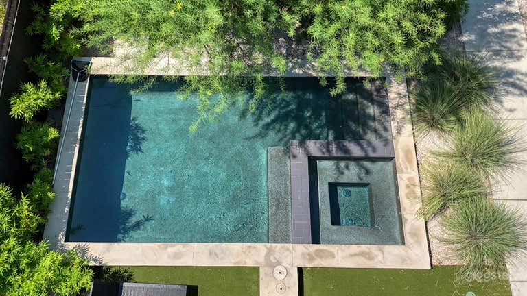  Austin Modern Retreat with Pool & Hot Tub – Sleeps 12 