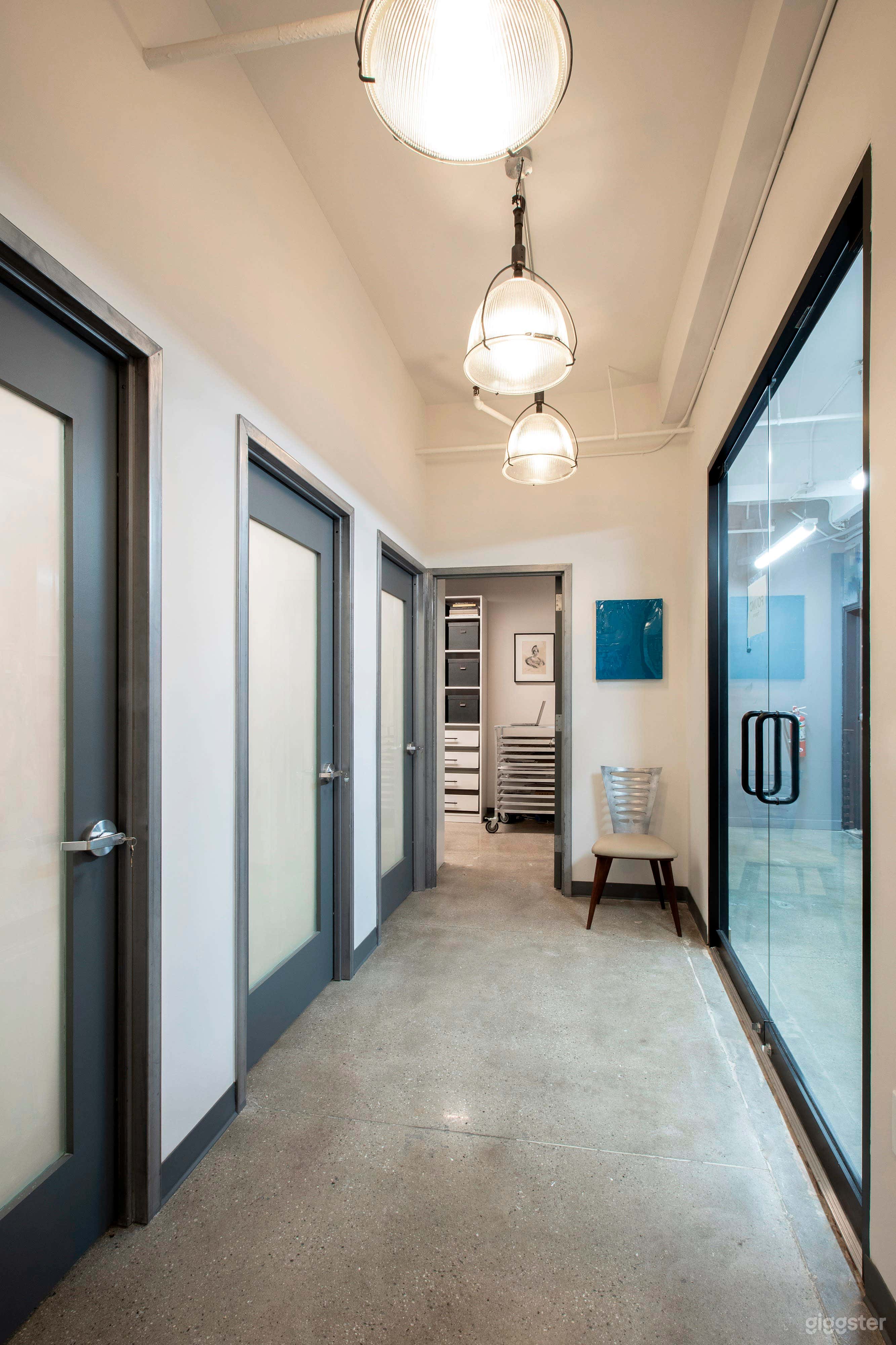 Sunny, Fully Equipped, Garment District Office in Co-Shared Creative Space Photo 3