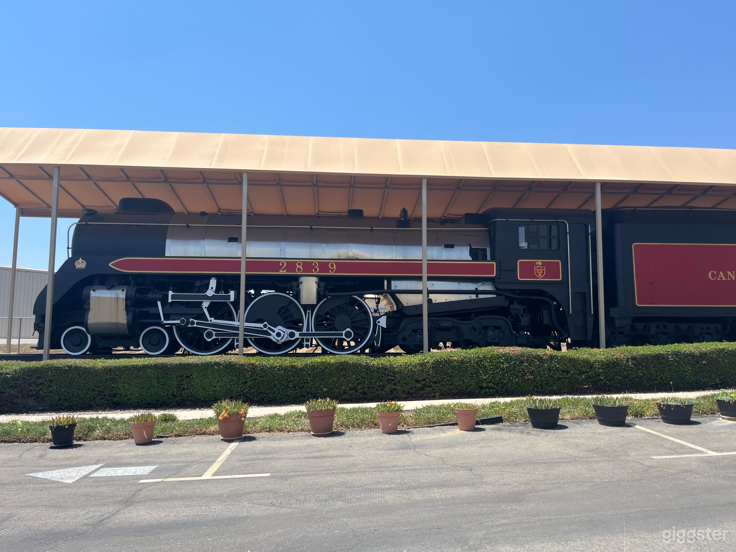 Steam Locomotive and Pullman Private Railcar Photo 4