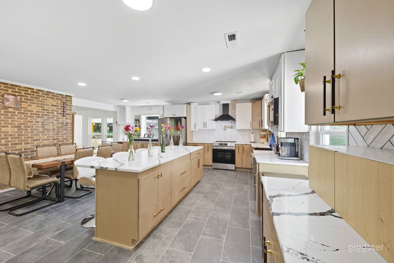  Kitchen = 270 sq. ft 