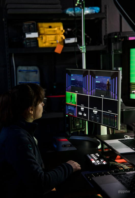 Midtown NYC Green Screen Studio w/ Crew + Gear Photo 4