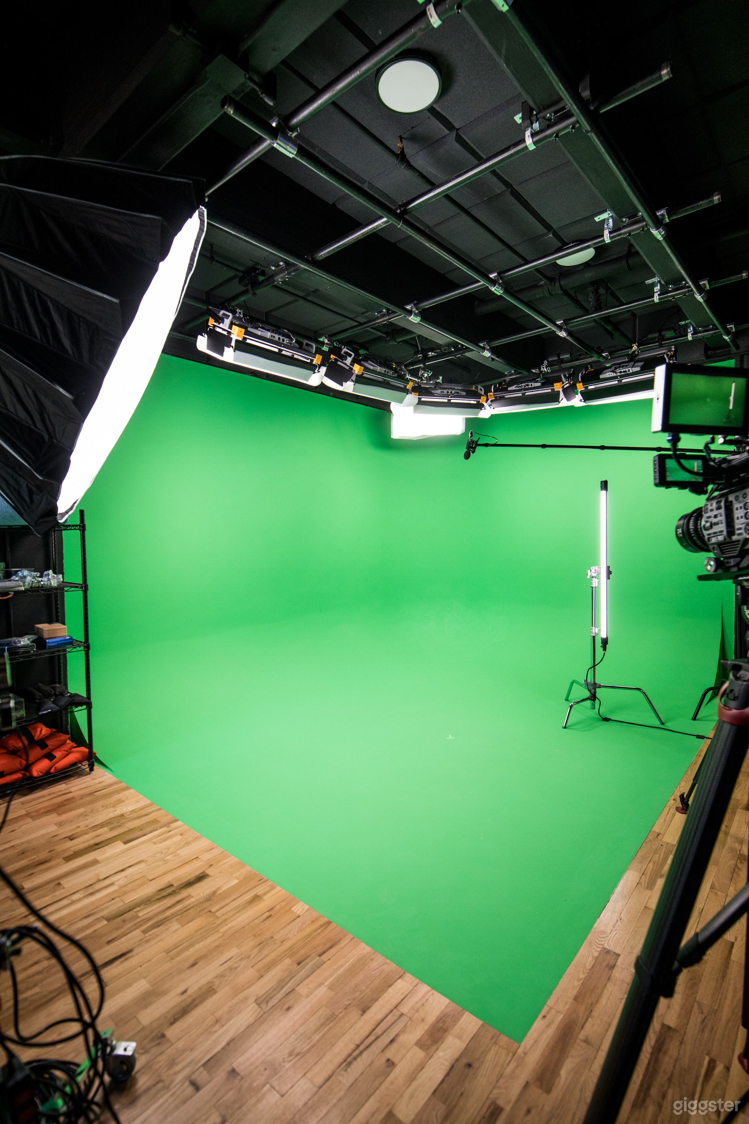 Midtown NYC Green Screen Studio w/ Crew + Gear Photo 3
